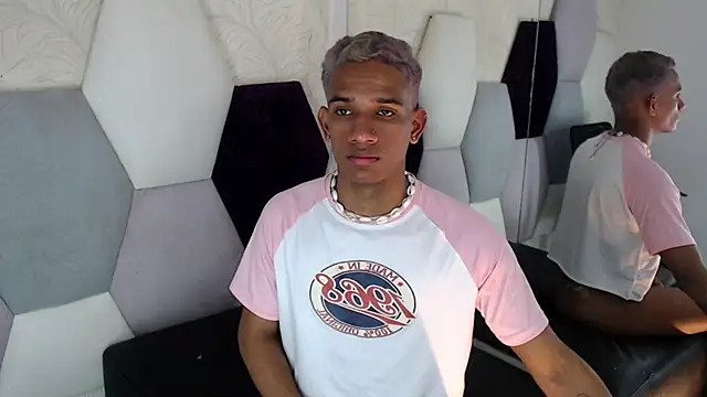 Snapshot of AbrahanBratz chatting on January 10, 2:45 pm AbrahanBratz online show from January 10, 2:45 pm