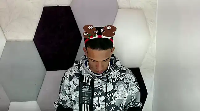 Snapshot of AbrahanBratz chatting on December 17, 11:39 am AbrahanBratz online show from December 17, 11:39 am