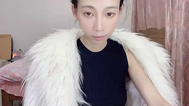 Snapshot of Lili-2 chatting on March 11, 5:24 pm Lili-2 online show from March 11, 5:24 pm