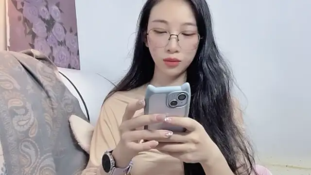 Lili-2 online show from May 26, 1:31 pm