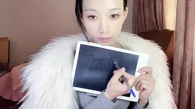 Snapshot of Lili-2 chatting on February 27, 5:40 am Lili-2 online show from February 27, 5:40 am