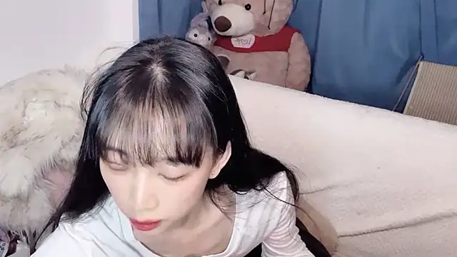 Snapshot of Lili-2 chatting on November 28, 5:02 pm Lili-2 online show from November 28, 5:02 pm