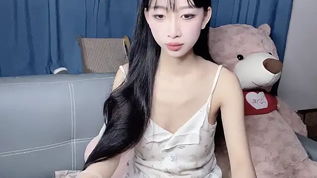 Snapshot of Lili-2 chatting on October 15, 2:36 pm Lili-2 online show from October 15, 2:36 pm