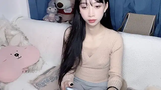 Snapshot of Lili-2 chatting on November 19, 1:55 pm Lili-2 online show from November 19, 1:55 pm