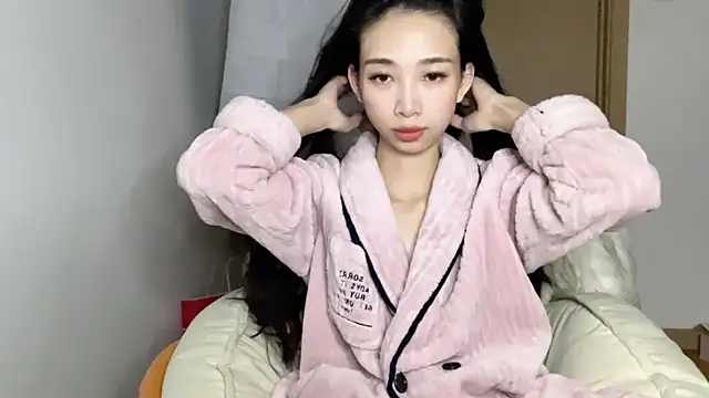 Snapshot of Lili-2 chatting on January 22, 4:12 pm Lili-2 online show from January 22, 4:12 pm