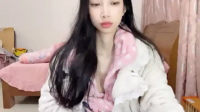 Snapshot of Lili-2 chatting on February 9, 4:29 pm Lili-2 online show from February 9, 4:29 pm