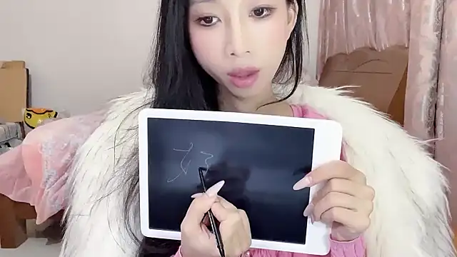 Snapshot of Lili-2 chatting on February 12, 4:22 pm Lili-2 online show from February 12, 4:22 pm