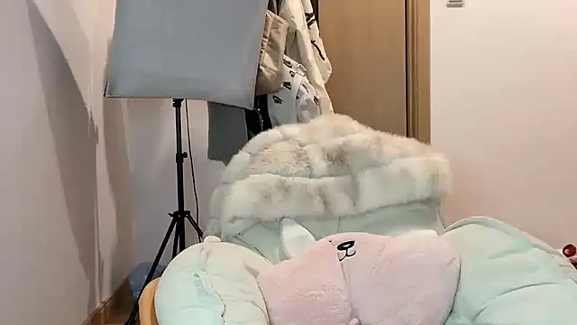 Snapshot of Lili-2 chatting on January 17, 6:12 pm Lili-2 online show from January 17, 6:12 pm