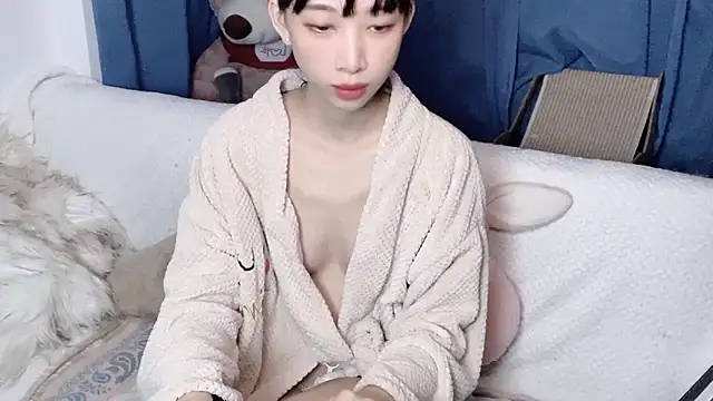 Snapshot of Lili-2 chatting on November 15, 4:44 pm Lili-2 online show from November 15, 4:44 pm