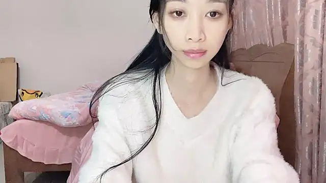 Snapshot of Lili-2 chatting on February 3, 2:55 pm Lili-2 online show from February 3, 2:55 pm