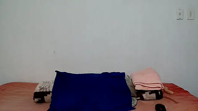 Snapshot of Feathergal69_ chatting on April 29, 8:26 pm Feathergal69 online show from April 29, 8:26 pm