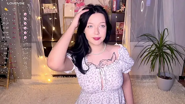 Snapshot of EmmaKittyCat chatting on November 30, 7:47 pm EmmaKittyCat online show from November 30, 7:47 pm