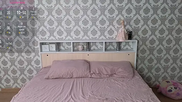 Snapshot of Betty_Blamee chatting on February 21, 9:22 am Betty Blamee online show from February 21, 9:22 am