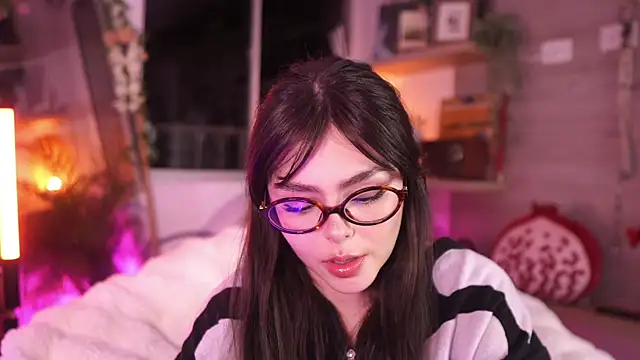 Snapshot of Dear_Morgan chatting on December 19, 2:04 am Dear Morgan online show from December 19, 2:04 am