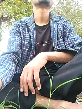 Snapshot of Piyush_2024 chatting on February 27, 8:24 am Piyush 2024 online show from February 27, 8:24 am