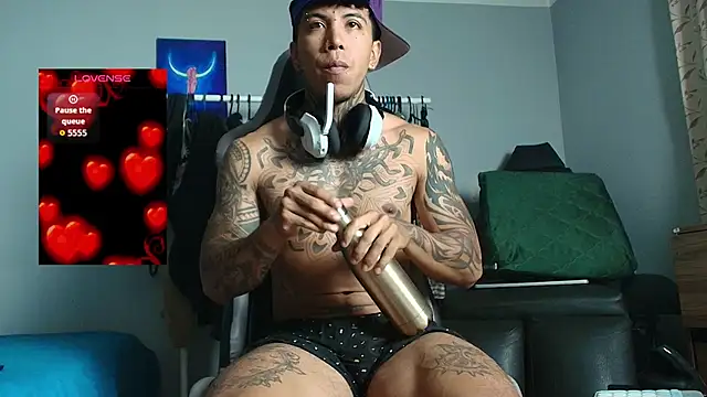 Nickhot0609 online show from March 22, 9:00 am