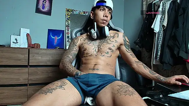 Nickhot0609 online show from December 17, 4:17 am