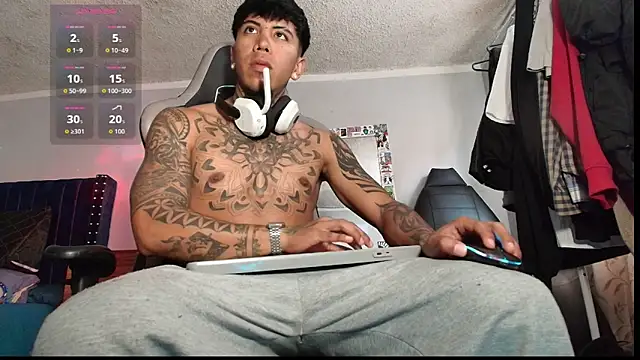 Nickhot0609 online show from November 19, 5:24 pm