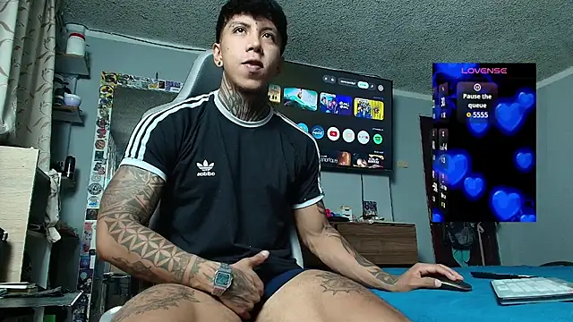 Nickhot0609 online show from February 17, 1:14 am