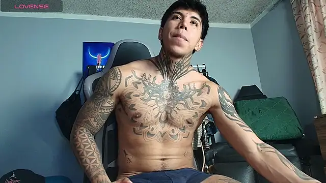 Nickhot0609 online show from April 16, 9:39 pm