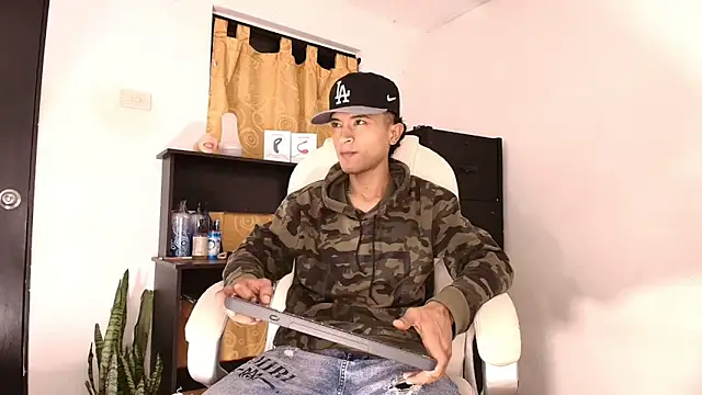 Edward Milleer online show from October 17, 11:56 am