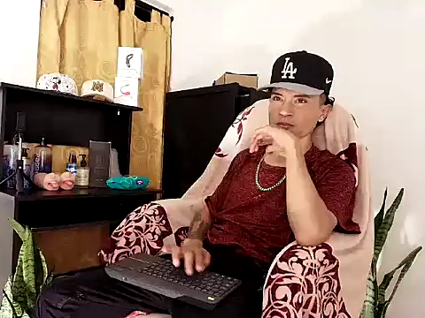 Edward Milleer online show from October 26, 3:40 am
