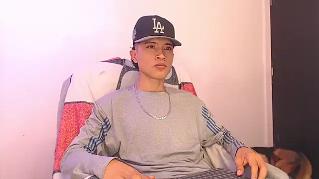 Snapshot of Edward_Milleer chatting on December 1, 10:27 am Edward Milleer online show from December 1, 10:27 am