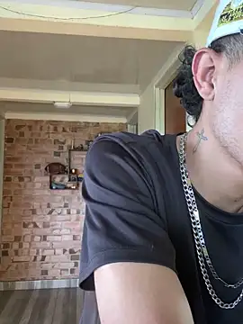 Snapshot of Edward_Milleer chatting on February 6, 7:43 pm Edward Milleer online show from February 6, 7:43 pm