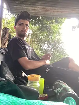 Jestebanano online show from March 7, 9:20 pm