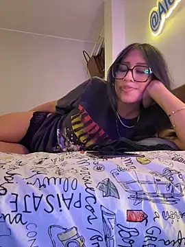 AleFantasy0001 online show from April 8, 5:20 am