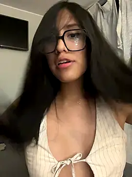 AleFantasy0001 online show from October 30, 4:33 am