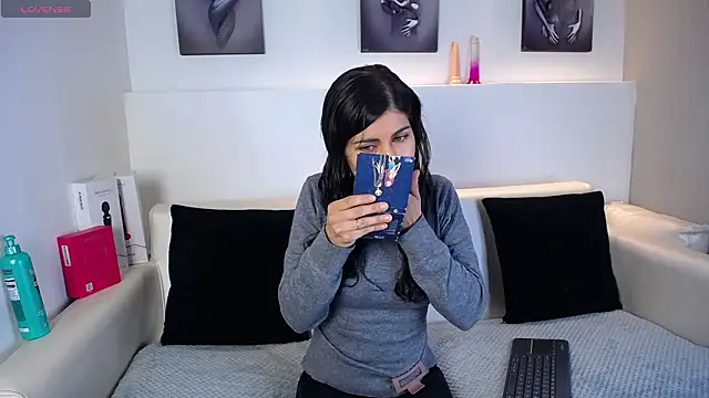 Melodi Roux online show from March 19, 1:44 pm