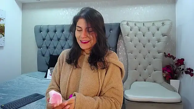 Snapshot of Melodi_Roux chatting on March 14, 12:40 pm Melodi Roux online show from March 14, 12:40 pm