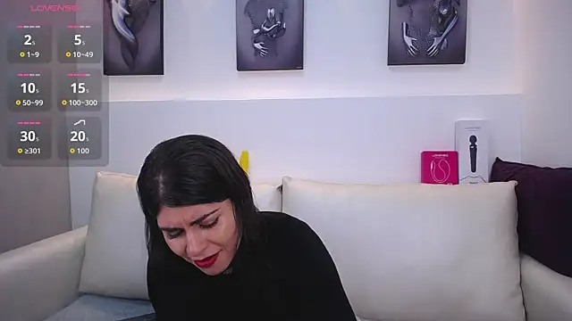Snapshot of Melodi_Roux chatting on October 6, 12:17 pm Melodi Roux online show from October 6, 12:17 pm