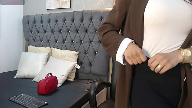 Snapshot of Melodi_Roux chatting on July 13, 1:43 pm Melodi Roux online show from July 13, 1:43 pm