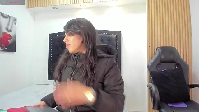 Melodi Roux online show from April 17, 1:14 pm