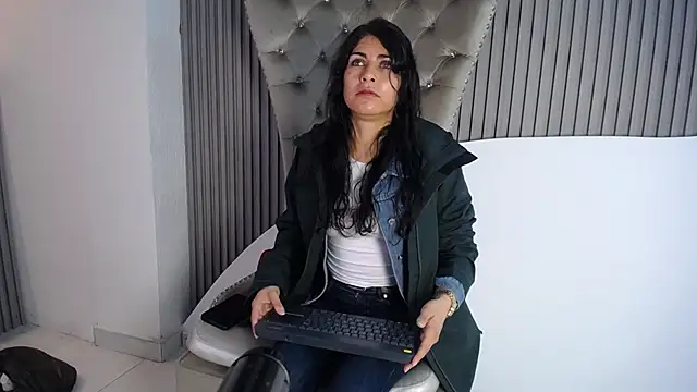 Melodi Roux online show from May 9, 11:57 am