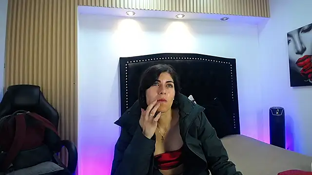 Melodi Roux online show from April 19, 1:01 pm