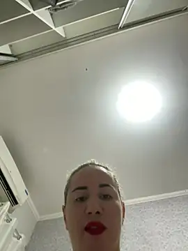 Snapshot of andressagdias chatting on December 6, 6:33 pm andressagdias online show from December 6, 6:33 pm