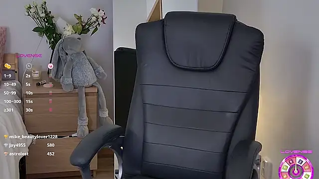 Snapshot of Sophie_Enzo chatting on March 23, 3:54 am Sophie Enzo online show from March 23, 3:54 am