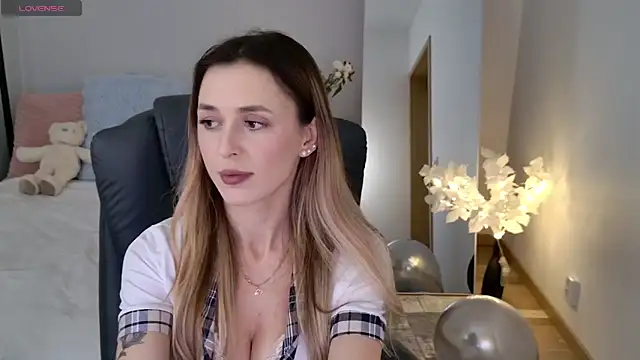 Snapshot of Sophie_Enzo chatting on March 22, 9:42 pm Sophie Enzo online show from March 22, 9:42 pm