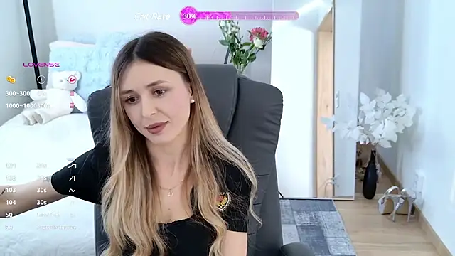 Snapshot of Sophie_Enzo chatting on March 17, 8:51 am Sophie Enzo online show from March 17, 8:51 am