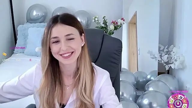 Snapshot of Sophie_Enzo chatting on March 20, 9:04 am Sophie Enzo online show from March 20, 9:04 am