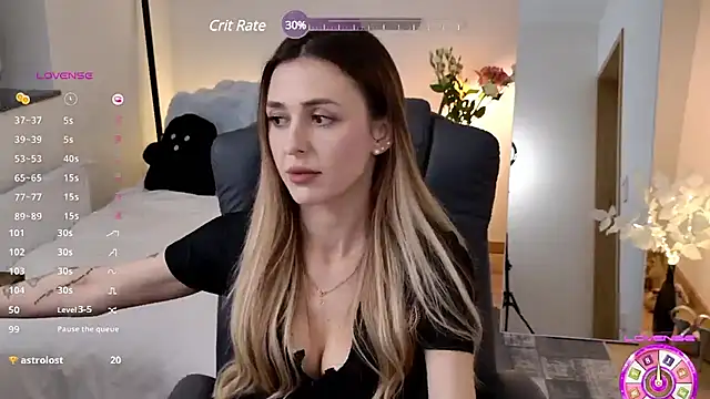 Snapshot of Sophie_Enzo chatting on March 17, 9:35 pm Sophie Enzo online show from March 17, 9:35 pm