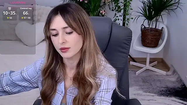 Snapshot of Sophie_Enzo chatting on November 11, 9:53 pm Sophie Enzo online show from November 11, 9:53 pm