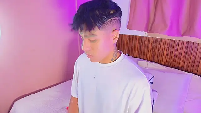 kiing azahell online show from March 9, 9:40 pm