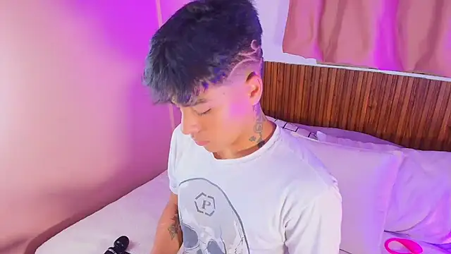 kiing azahell online show from March 21, 1:51 am