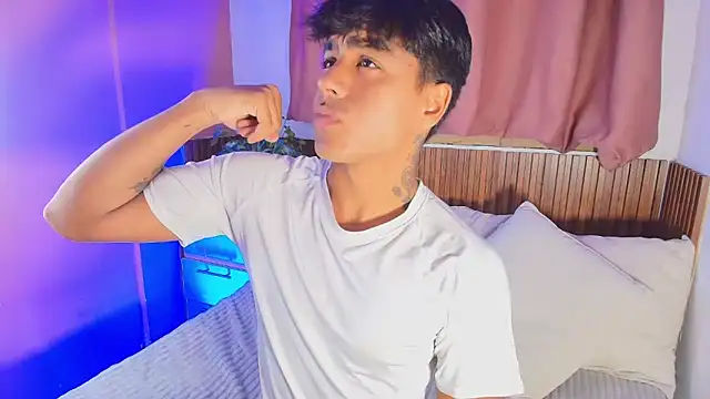 kiing azahell online show from April 18, 11:16 pm