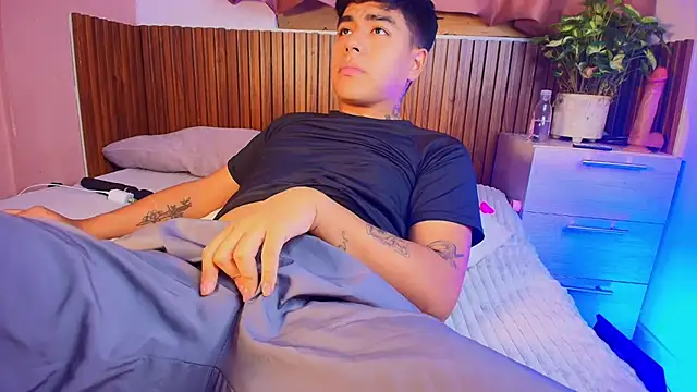 kiing azahell online show from December 18, 11:41 pm