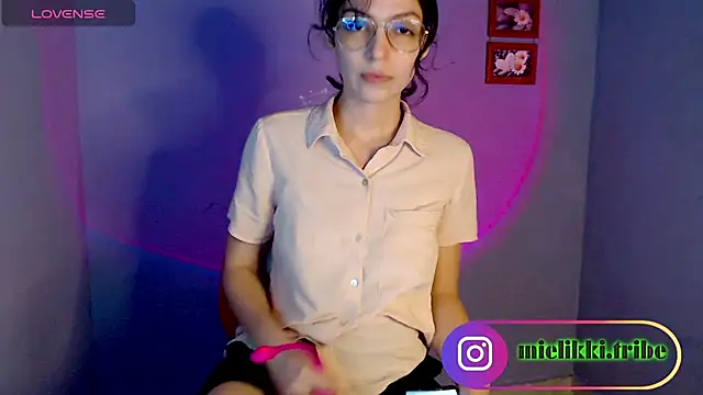 mielikki001 online show from December 20, 9:50 pm